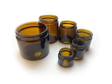 barna üvegtégelyek kozmetikumokkal