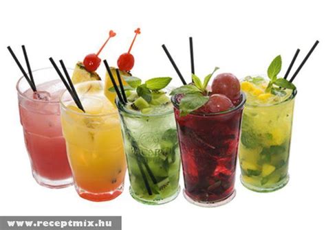 Különböző gyümölcsös koktélok