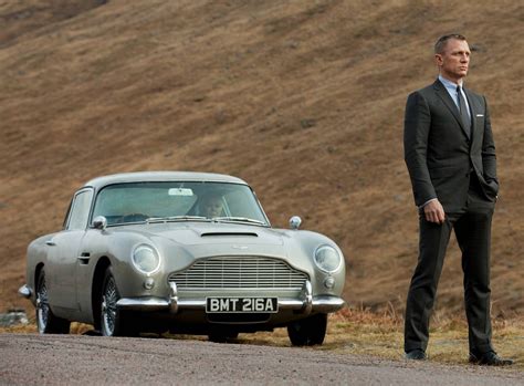 James Bond ikonikus Aston Martin DB5 autója