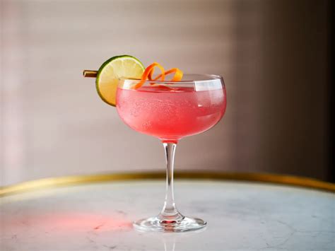 Egy pohár Cosmopolitan koktél