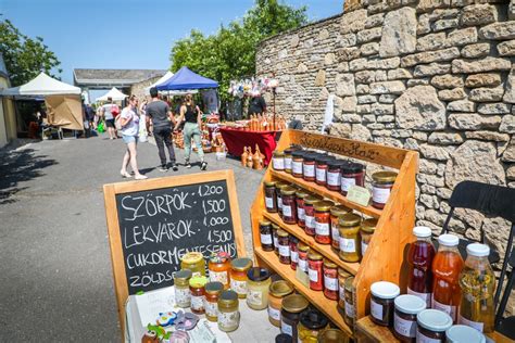 A Sárga Borház épülete