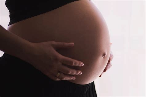 Terhes nő hidratálása