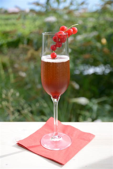 Kir Royal koktél