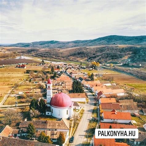 Palkonya falu látképe újborral