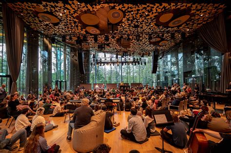 Koncertterem gyertyafényben