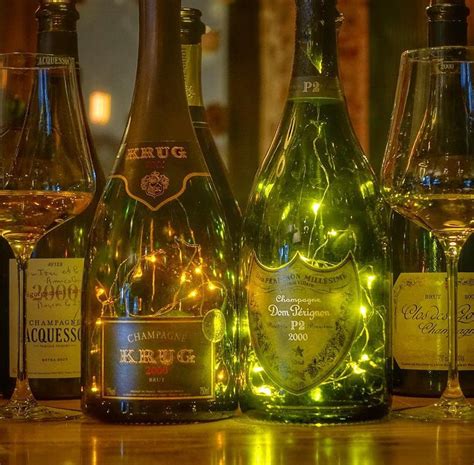 Pezsgős üveg gravírozott fadobozban