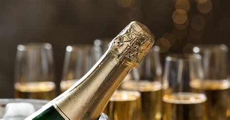 Különböző pezsgőmárkák palackjai