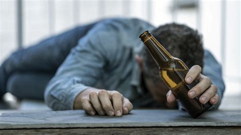 Az alkoholbetegség tüneteinek vizuális ábrázolása