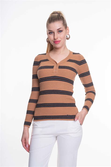 Vaskos kötött pulóver bézs színben