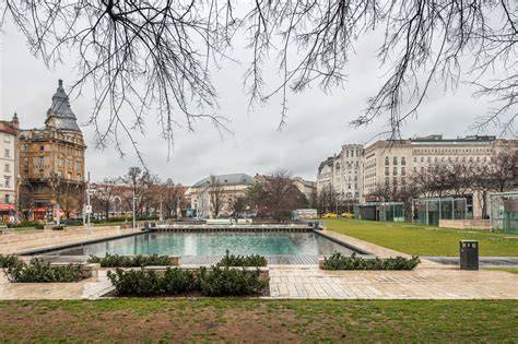 Budapesti Erzsébet tér látképe fröccs közben