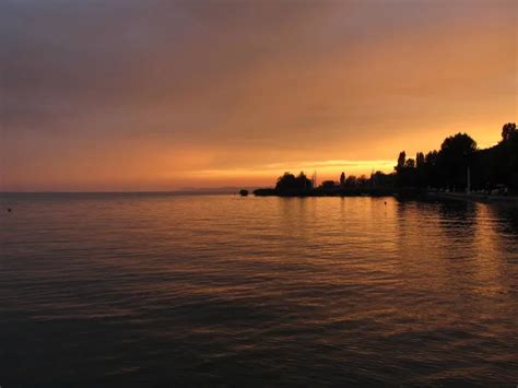 Kilátás a Balatonra naplementekor