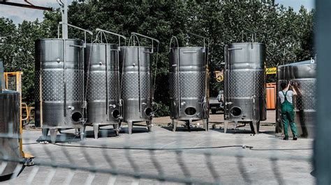 Rozsdamentes acéltartályok bor erjesztéséhez