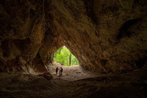 Ősember rajzai egy barlang falán
