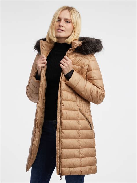 Képernyőkép egy online piactérről, ahol Heine kabátok vannak listázva