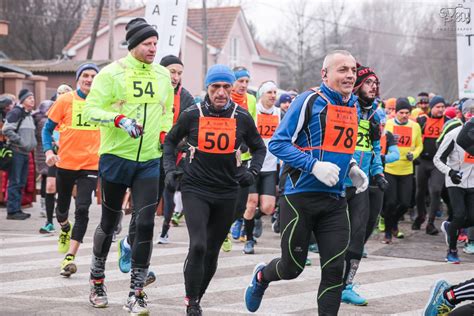 Futók rajtolnak egy ultratávfutó versenyen