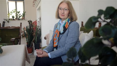 Wille-Baumkauff Márta a pincében