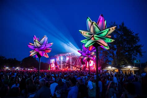 Paloznak látképe a szőlőültetvényekkel