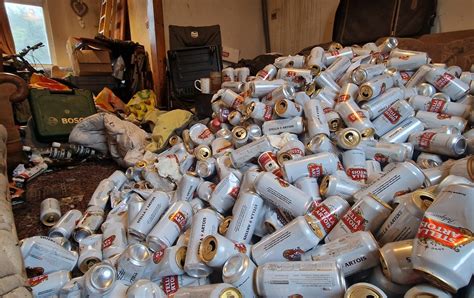 Sörös dobozok sorakoznak