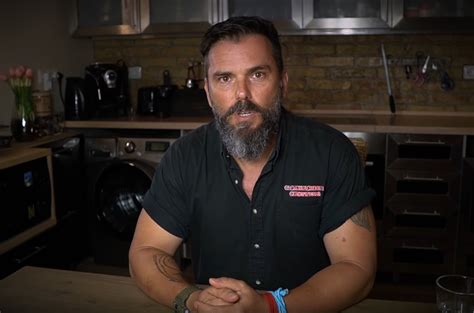 Winkler Róbert sörkóstolás közben