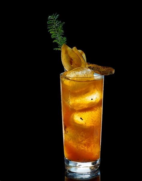 Gyömbér shandy koktél pohárban