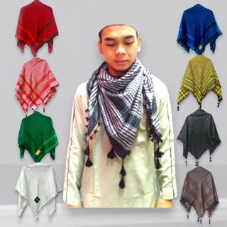 Pezsgősüvegek sorban