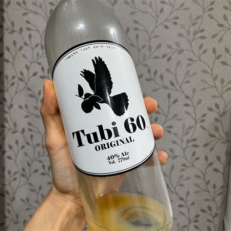 Tubi 60 palack és összetevőket ábrázoló grafika