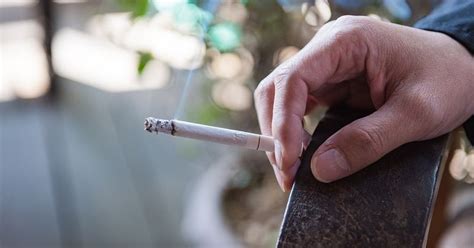 dohányfüst szűrődik át a tüdőn