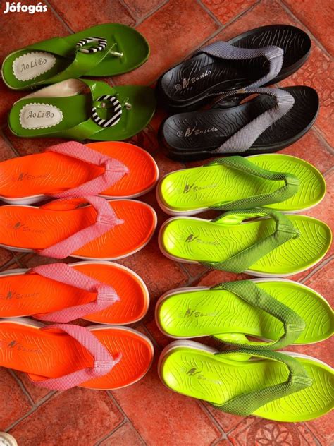 Különböző méretű és színű kovászok üvegekben