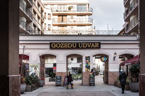 Gozsdu Udvar épületei és átjárói