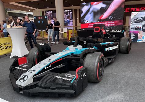 LEGO életnagyságú F1 autó
