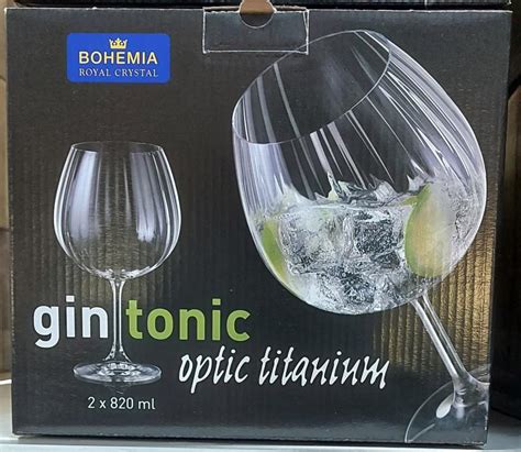 Gin Tonic pohár jéggel és garnírunggal