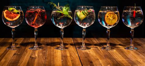 Különleges garnírungokkal díszített Gin Tonic
