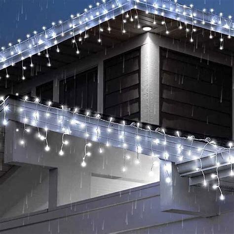 Kültéri LED fényfüzér karácsonyfán