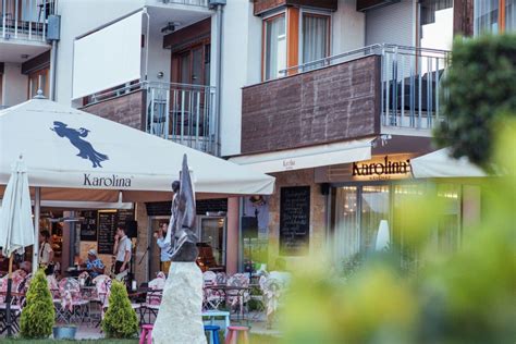 Balatonfüred vitorláskikötő és a Karolina Kávéház