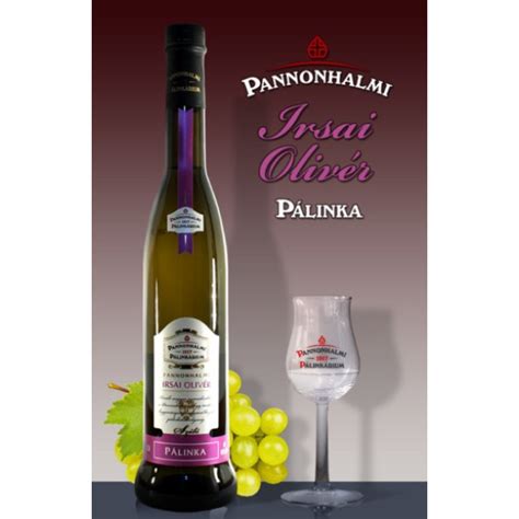 Pohárban lévő Irsai Olivér pálinka