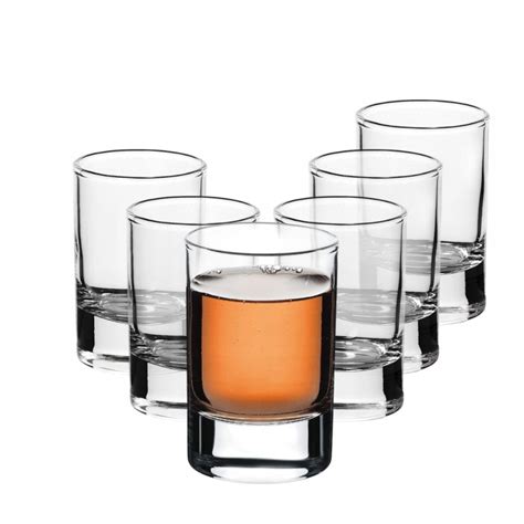 vodka üveg és pohár