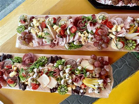 Különböző típusú bőségtálak