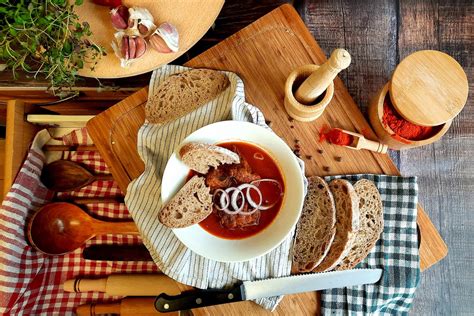 Magyaros étel tálalva