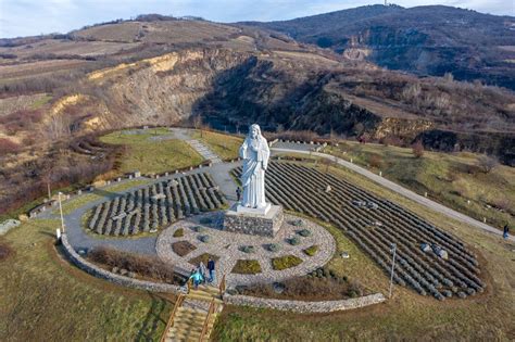 Áldó Krisztus szobor Tarcalon