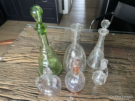 Díszített likőrös üveg