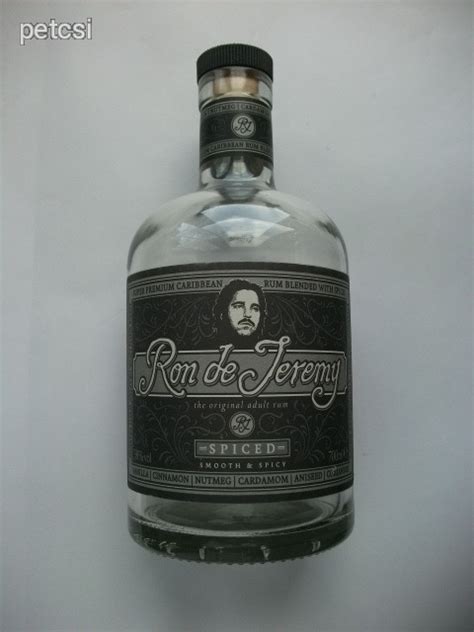 Főnixmadár és rumos üveg