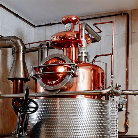 Modern pálinkafőzde berendezései