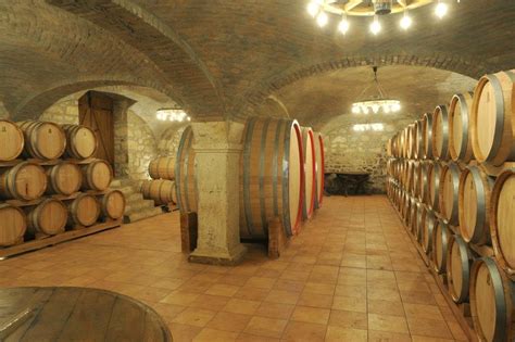 Varsányi Pincészet épülete és kóstolótere