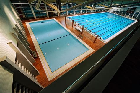 Modern sportuszoda belső medencéje