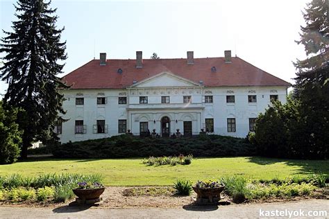 Batthyány-kastély és parkja Bólyban