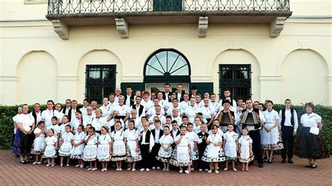 Sváb néptánccsoport fellépése