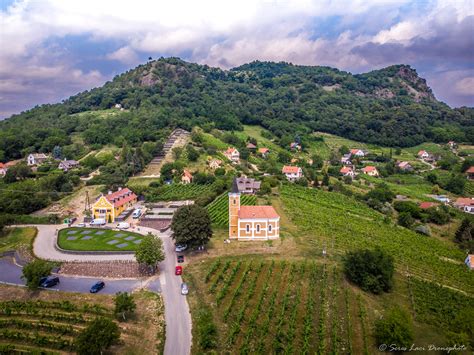 Szent György-hegy panorámája a Tarányi-présházzal