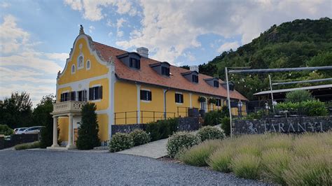 A Tarányi-présház felújított homlokzata