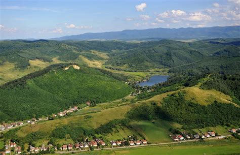 Szekszárdi dombok szőlőültetvényekkel