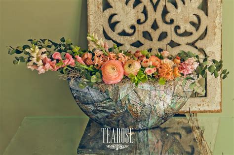 Pezsgő színű virágkompozíció